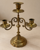 Candélabre à trois lumières en laiton gravé — France, circa 1900