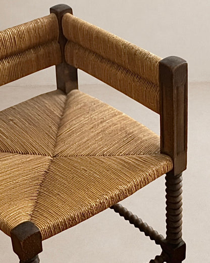 Fauteuil d'angle à piétement tourné en chapelet, dans le goût de Charles Dudouyt — France, circa 1940