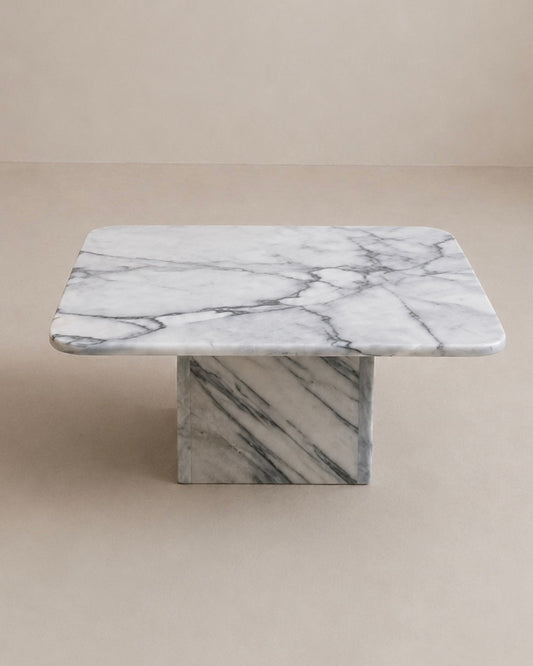 Table basse carrée en marbre blanc veiné — design italien, circa 1970