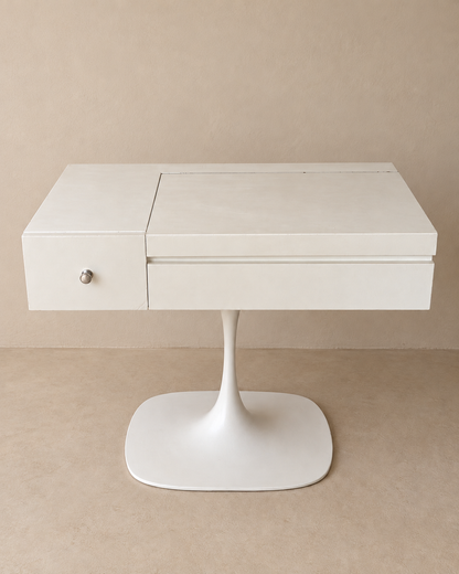 Coiffeuse à piètement tulipe en bois laqué blanc — années 1970