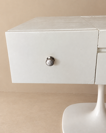 Coiffeuse à piètement tulipe en bois laqué blanc — années 1970